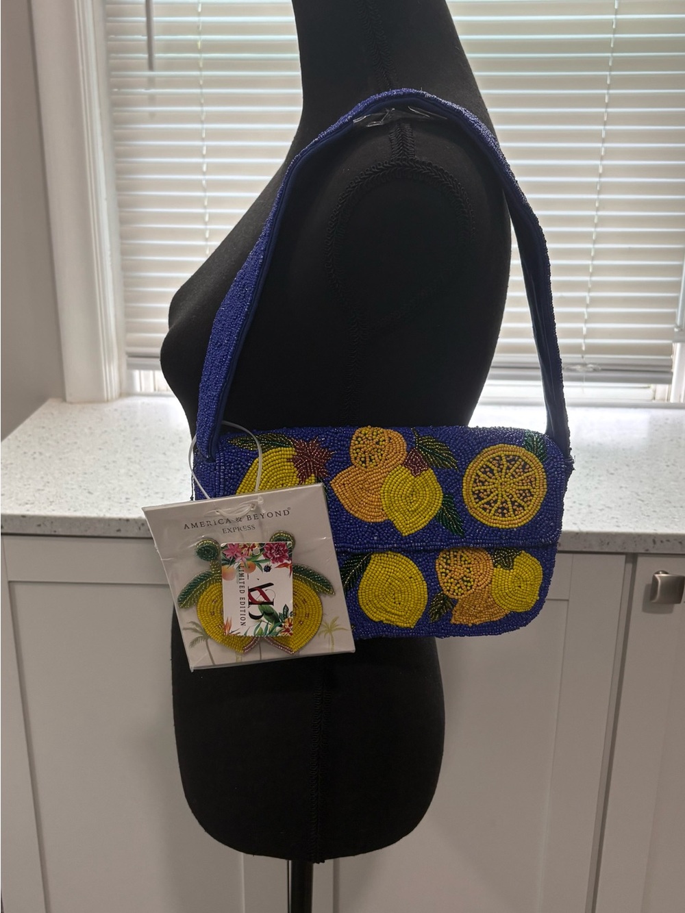 VIRAL SENSATION NWT America & Beyond Blue Lemon Beaded Bag w/Earrings
